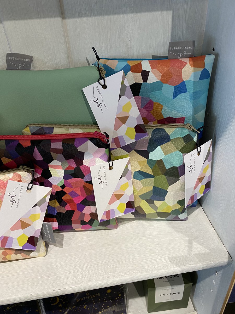 thebrushhouseuk's tweet photo. 💫NEW IN STORE💫

Delivered yesterday by our #local designer @Sarah_Dunbar_ -beautiful faux leather #pouches &amp; purses! Sarah is a designer creating contemporary, abstract prints originating from her own photographs &amp; artwork.
Pop in and see them! Colours are amazing!
#Gloucester https://t.co/Lqgp2yMo8t