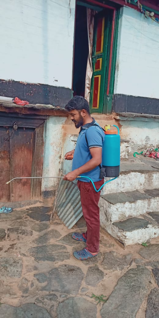ThR_Deshwal's tweet photo. पहाड़ो को कोरोना से बचाव के लिए देव सैनिको द्वारा रोज अपने अपने क्षेत्रों में #senitization का कार्य किया जा रहा है ।
#देवसेना
@UttrakhandiMahi @Devsenaorg https://t.co/ctOhqf47Vy