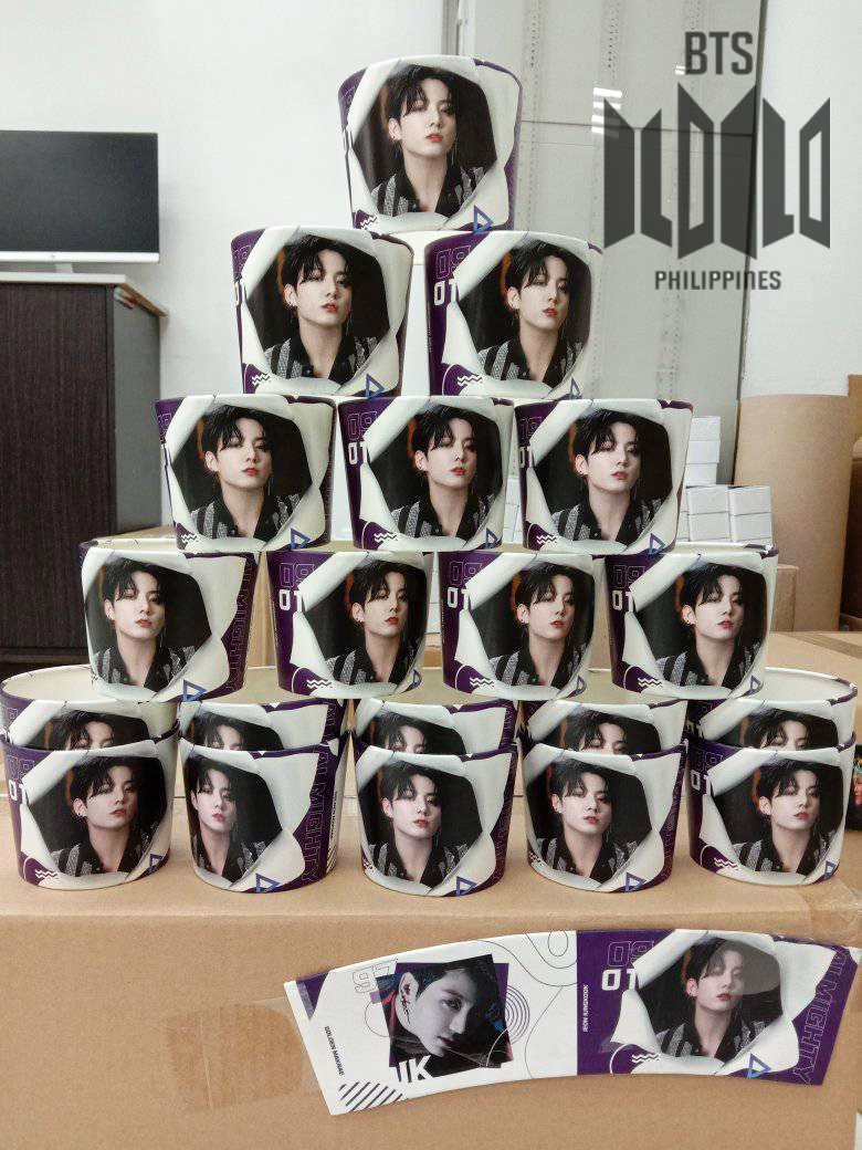 IloIlo_ARMY's tweet image. Waiting for V&apos;s and OT7&apos;s and were done with our cupholders for our #BangtanBoodle_Iloilo!

#sharearmeal 
#Beyond8finite
#BTSBeyondFinite