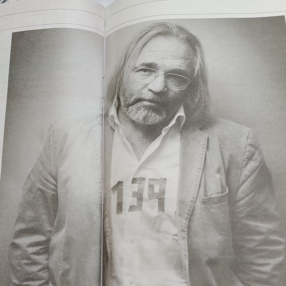 angiemezzetti's tweet photo. @IrishTimesMag #VictorKossakovsky 's piece is great today #TaraBrady. He did a masterclass in Wicklow some years ago for 'upcoming' documentary makers run by #FAS #screentrainingireland &amp; was so generous sharing his knowledge... @athenamediaie remember? 🎬📽️ https://t.co/u9ZyXdKGD5