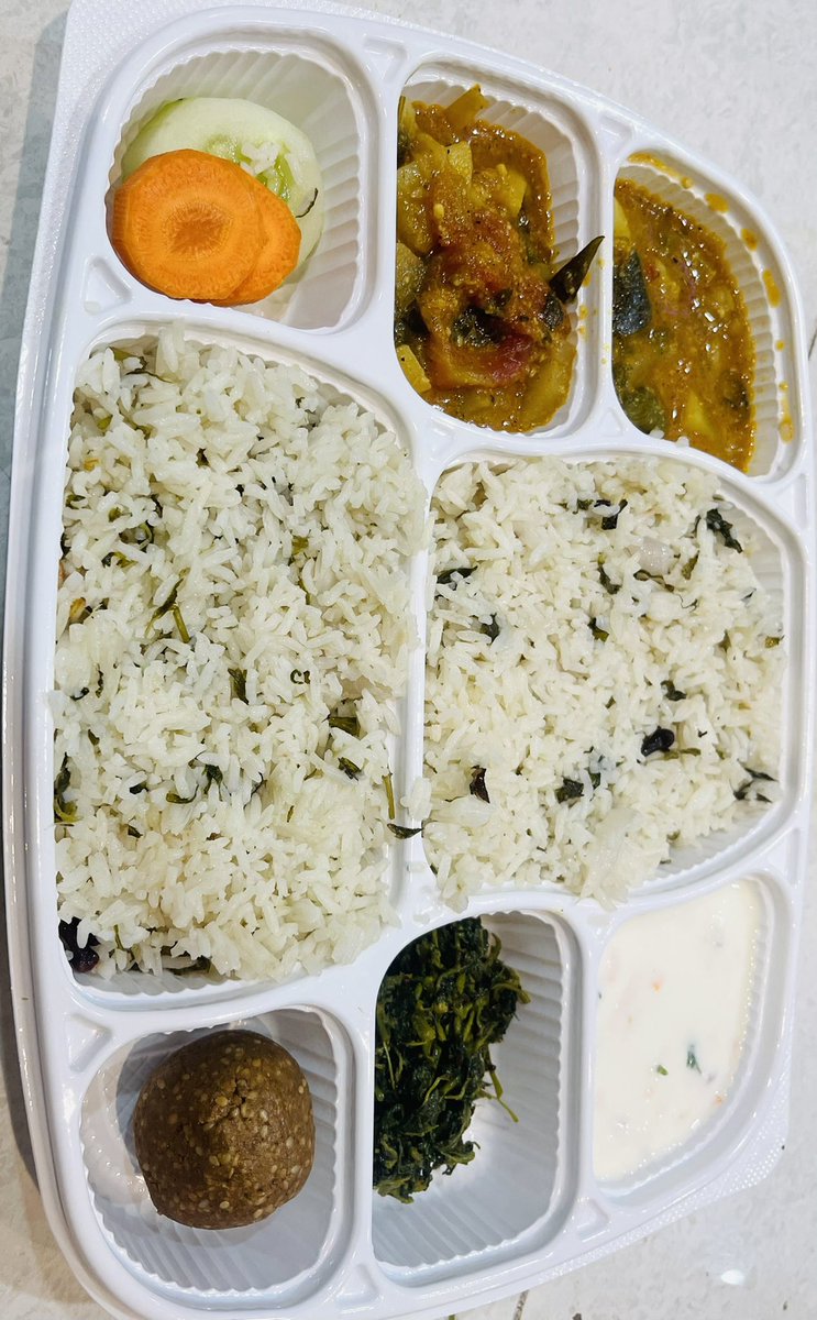 niharikareddy89's tweet photo. ఎంత డబ్బులు ఉన్న , ఎన్ని ఆస్తులు ఉన్న ఇంకా కావాలి ఇంకా కావాలి అని ఆరాటపడతాము ... ఎప్పటికి ఆశ తీరదు , కానీ పంచబక్ష పరమాన్నాలు పెట్టిన పొట్టకు ఎంత కావాలో అంతే తింటాము ... ఆశ తీరిపోతుంది తృప్తిగా ఉంటాము ... 
అందుకే అన్నదానము కి మించిన దానము లేదు అని అంటారు మన పెద్దవాళ్ళు  🙏🏻🙏🏻 https://t.co/VZOq7y8sWo