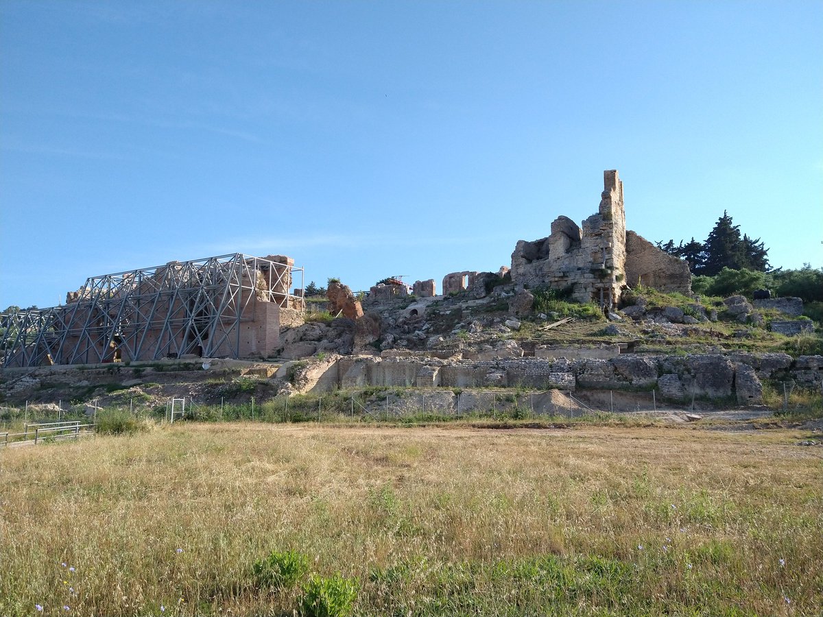 roamintheempire's tweet photo. The bulk of my day today (#RomanSiteSaturday) is spent exploring the ancient remains and archaeological Museum of #Nikopolis, the city founded after Octavian's victory at Actium in 31 BCE.
#Archaeology #RomanArchaeology #Greece https://t.co/OyNisqEKm0