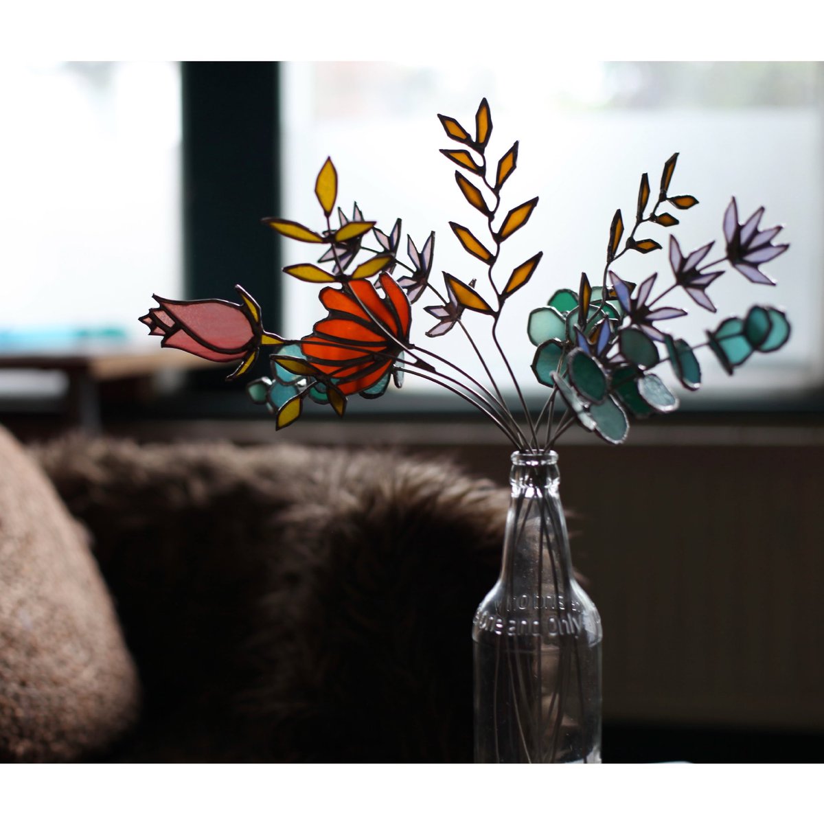 Lil_rabbitfoot's tweet photo. New colours, new flowers for this summer bouquet, it’s part of @SaltaireArt Window Gallery Trail at No7 Caroline Street #craftsoupuk #saltaire #windowgallery #carolinestreet #saltaireartstrail https://t.co/tooPJQxFHB