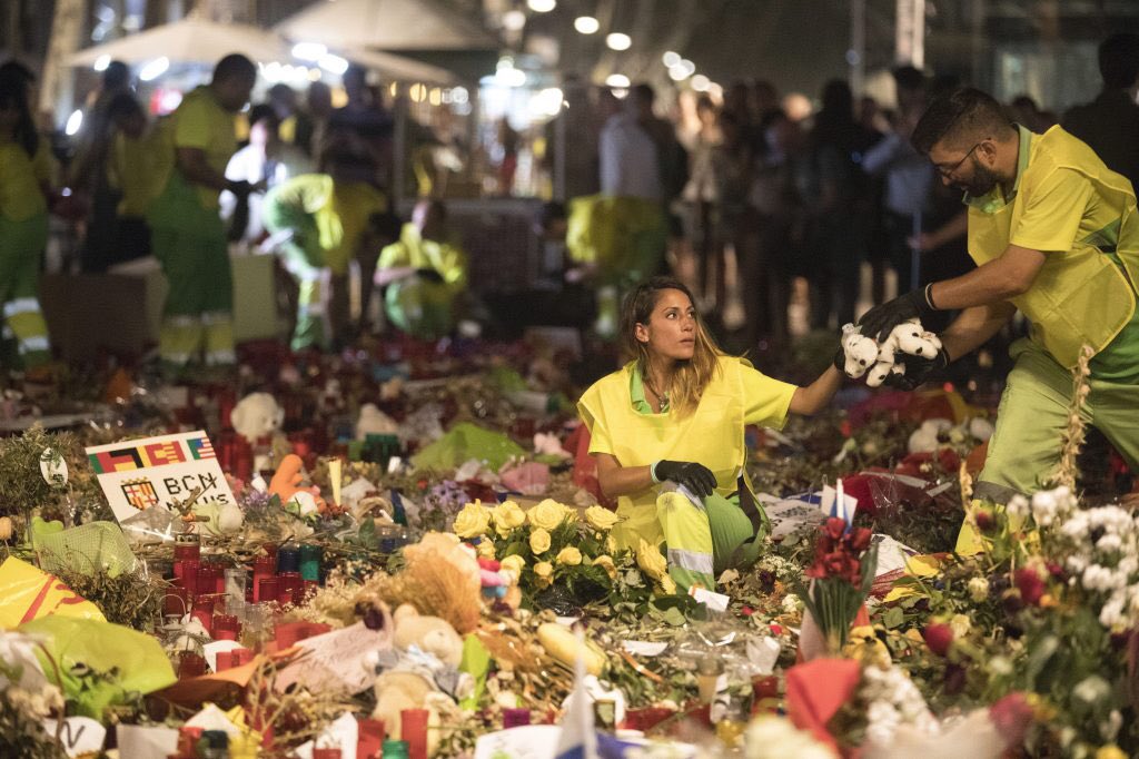 aorrantiah's tweet photo. La sentencia por los atentados del #17A en Cataluña ha rescatado del olvido a las víctimas. 

En un día como hoy conmueve escuchar el #podcast ‘Regreso a #LasRamblas’ que dirigí en 2018 y fue galardonado en los #LatinPodcastAwards2019 en EE.UU. 🇺🇸

🎧👉🏻https://t.co/0gKC1Wwc1R https://t.co/6LrnZj1774