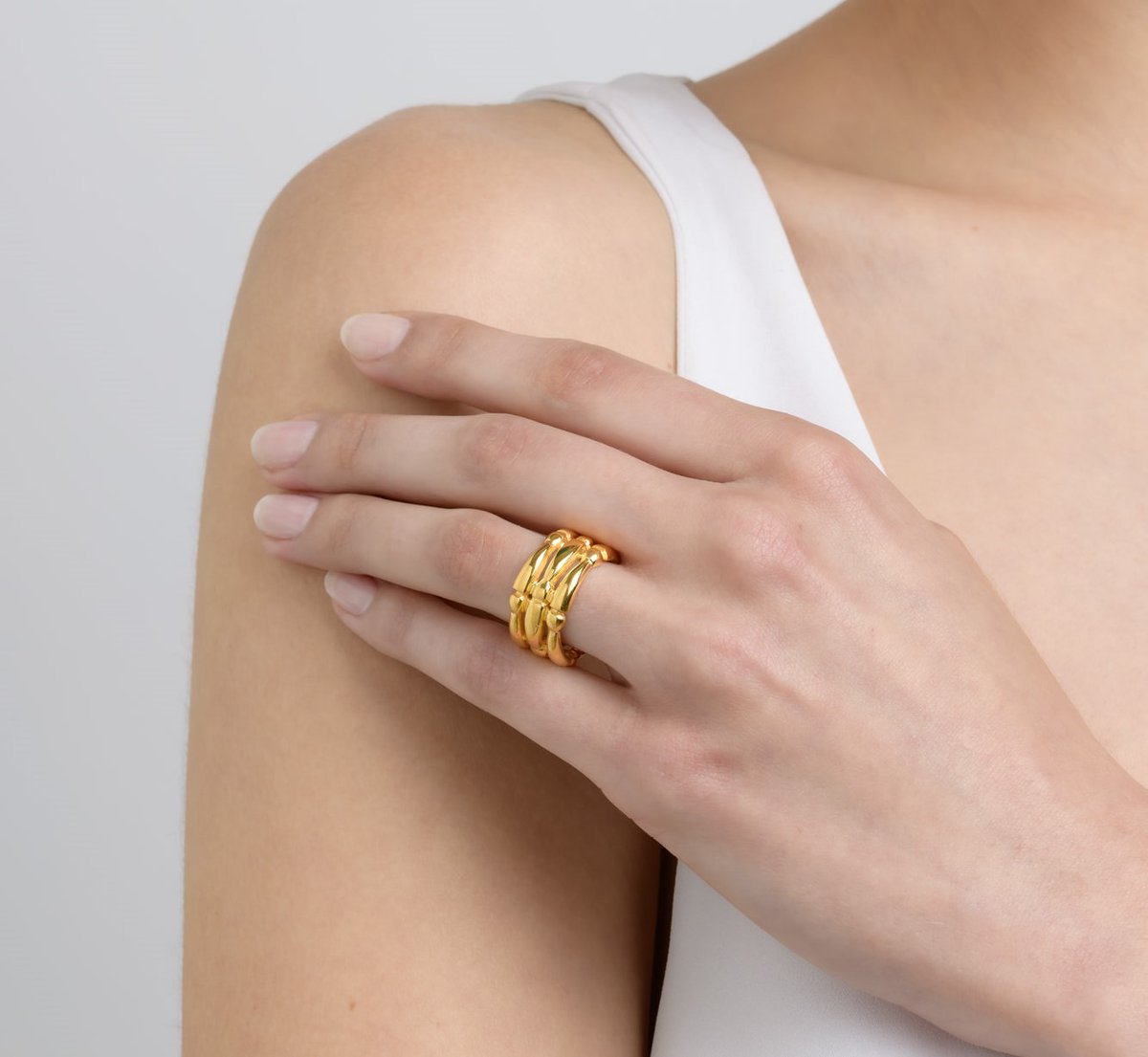 arsenisv's tweet photo. ECHOS 3L
Timeless, bold and elegant. Experience the ECHOS ring in 18K Rose Gold.

#arsenis #vildiridis #echos #ring #roseGold #luxury #JewelryDesigners #GreekDesigners #GreekJewelryDesigners https://t.co/vLbLv5z8Wj
