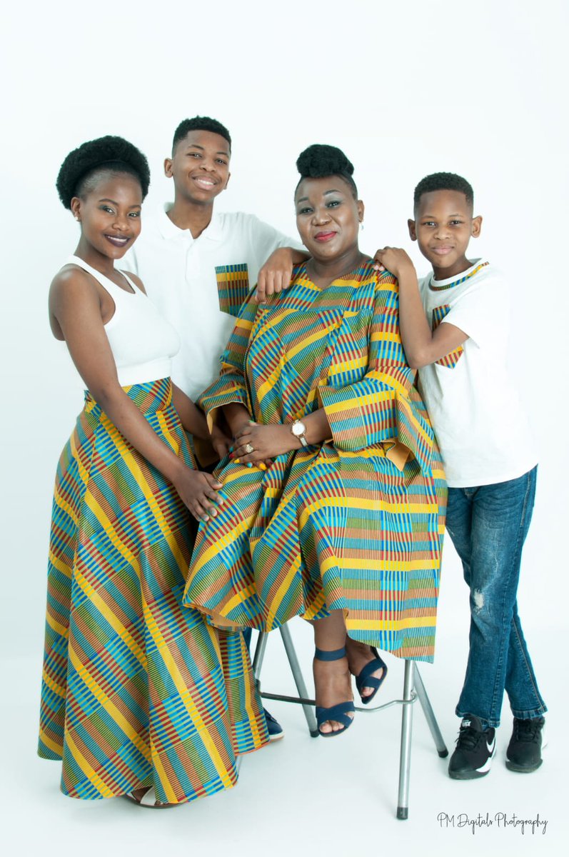 NgoTebogo's tweet photo. @MohauSam Me and my brood💗💗💗 https://t.co/acyQi1n8oh
