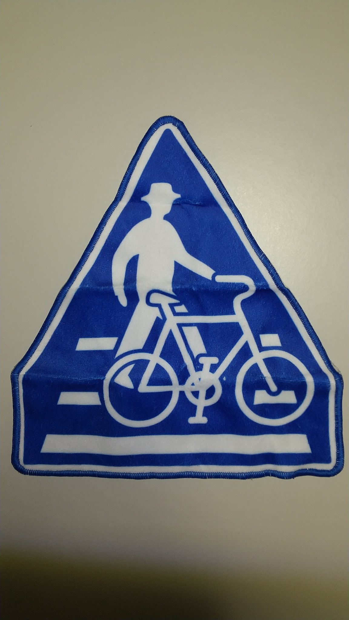 Lancer 銀麗 ある店で 標識ミニタオルpart 2 のガチャポンを発見 早速 回してみた結果 1枚目 指示標識 横断歩道 自転車横断帯 2枚目 警戒標識 道路工事中 3枚目 規制標識 一時停止 念願の 止まれ が出たのは良かったが この組み合わせ