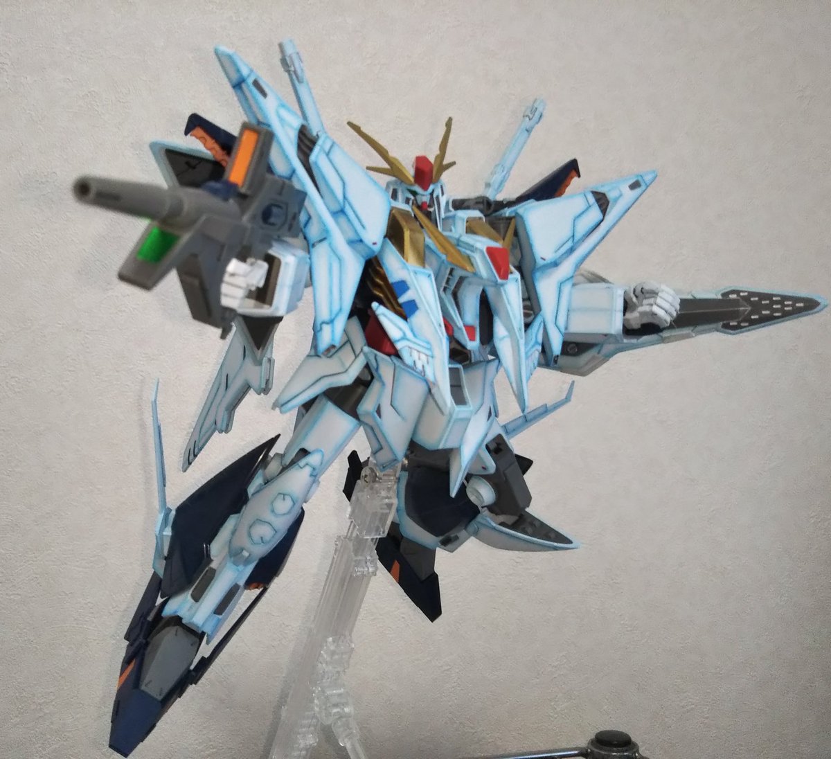 nemuko_v09's tweet photo. 改めてクスィーガンダム完成！
水彩色鉛筆で塗装しました✨
後程同じく水彩色鉛筆塗装したペーネロと並べたいと思いますヽ(*´∀`)ﾉ

#ガンプラ
#閃光のハサウェイ 
#ガンプラ好きな人と繋がりたい https://t.co/rpwDIywVKS