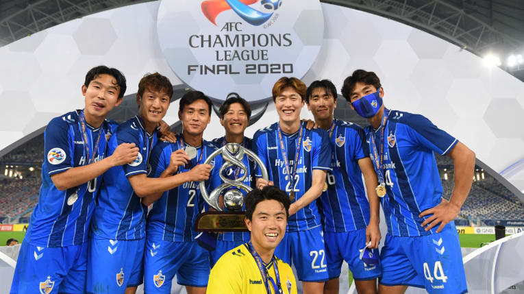 ChugguF's tweet image. C'est l'heure de la #UCLFinal !

En Europe comme en Asie, la finale de la #ChampionsLeague est un évènement incontournable pour les fans de foot.

Qui de #Chelsea ou #ManchesterCity suivra au #BayernMunich ?