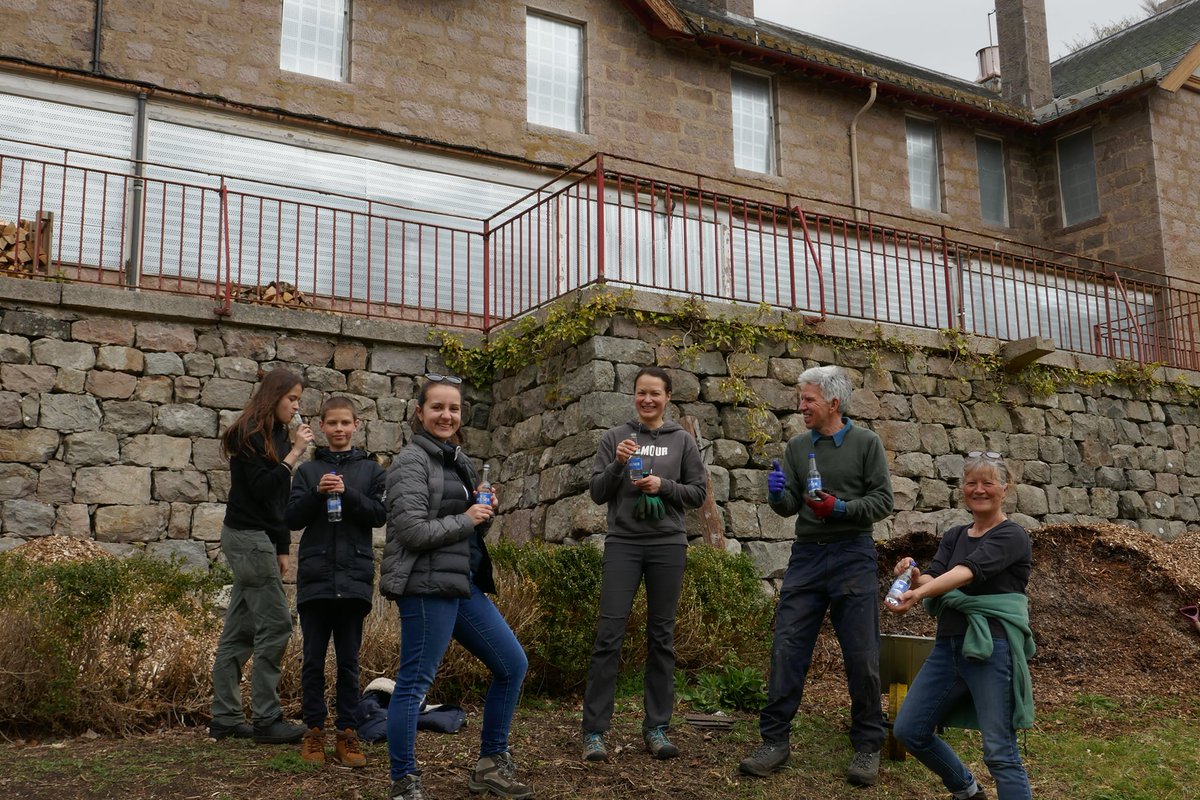 This weekend was one of their monthly volunteer days for the Compass Project and we were delighted to supply plenty refreshing Deeside Mineral water for the team.  After lots of hard work, they did a great job.