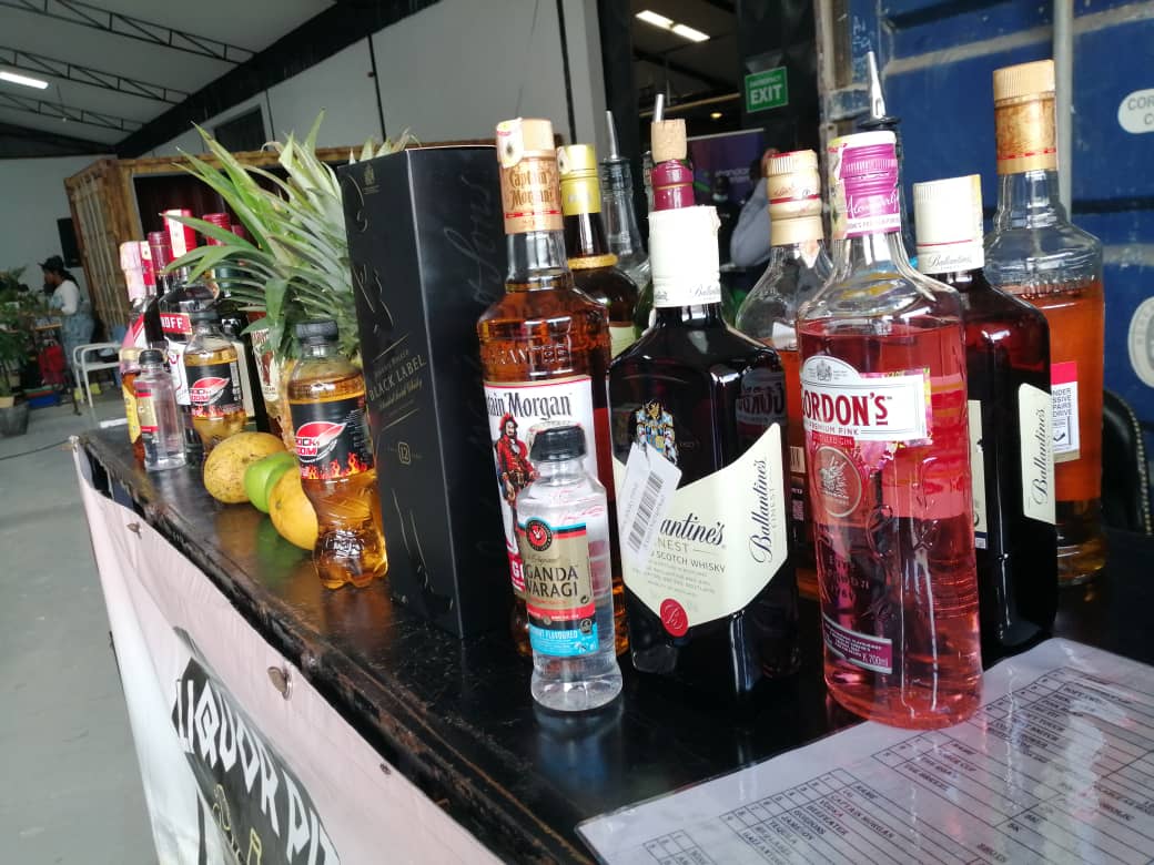 Uncleken256's tweet photo. Mugalu of @LiquorPit is among the proud vendors for the #Omwoleso

 His business is a Mobile bar targeting house parties, trips, camps etc, he says this is his forth time exhibiting and it's been a blessing ever since.

Come through to support his hustle. 
#Omwoleso https://t.co/t4fYT8i1Oa