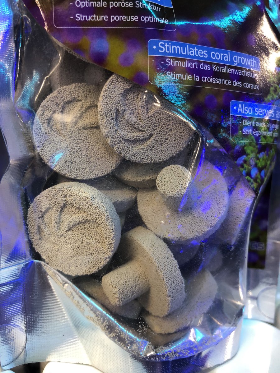 remix_minatoumi's tweet photo. サンゴプラグが長期欠品しておりますのでこんなプラグを仕入れております‼︎

あの人気の #maxspect のろ材と同じ材質のプラグタイプです‼︎

バラ売りも致しますのでぜひ一度使ってみてくださーい^ ^

#nanotechbiosphere 
#nanotechbioplug
#coralplug
#サンゴ
#フラグサンゴ
#海水魚 https://t.co/W1j2c7H2F6