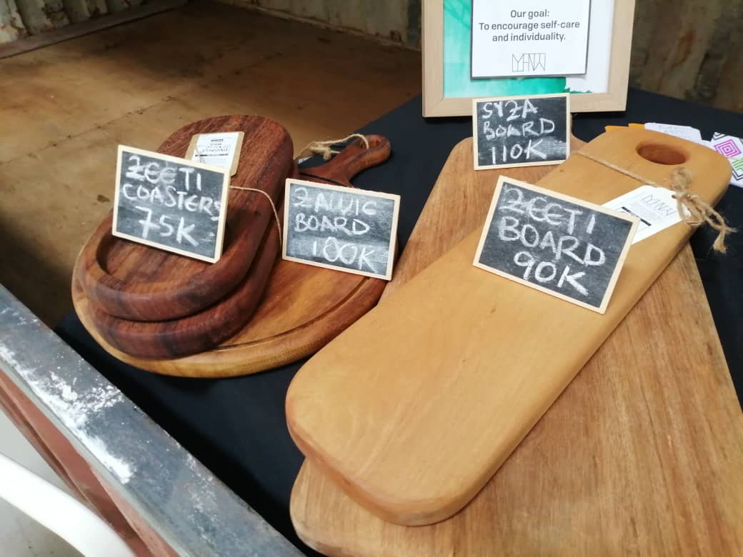 Uncleken256's tweet photo. Today in #Omwoleso, i have come across a brilliant business called Lyflyn Designs.

@lyflyndesigns deals with Product designers, products like journals, burners, notebooks, cards, decks.

They got nice products and they can as well be contacted on https://t.co/ZGKywrU6xT https://t.co/UokD9qN6qe