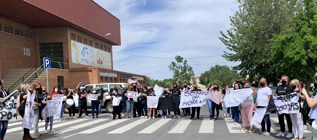 MoraFutbolSala's tweet photo. ⚠️ INFO| 

Desde la #GRADAFAN nos piden que traslademos el siguiente mensaje a los socios.

“Si quieres viajar a #Colme para recibir al equipo a su llegada y disfrutar de una jornada festiva para el club…Ponte en contacto con nosotros”

PD: 🎟[SIN ENTRADA] https://t.co/DIRwCLxXnV
