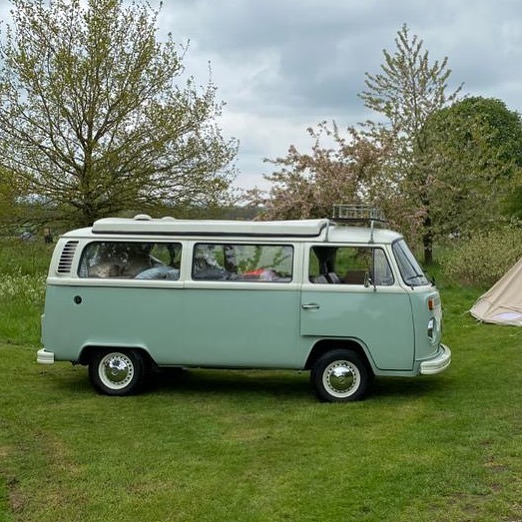 ButtercupBus's tweet photo. Toot toot! Belinda Bus is off on her bank holiday weekend hire, with our lovely customer. Wave if you see her!
.
#vwcamperhire #vwcamper #t2bay #volkswagen #londoncampervanhire #glamping #staycation #ukholiday #roadtrip #camping #dublove #vanlife #vanlif… https://t.co/TKh0oal4yW https://t.co/KbJPYvk5pI