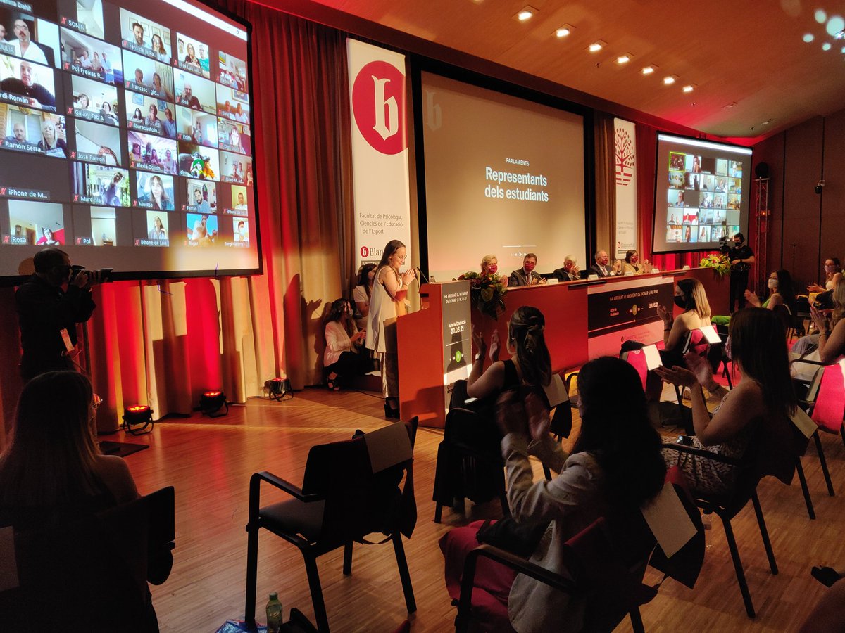BlanquernaFPCEE's tweet image. Les representants dels estudiants de la promoció de mestres 2020, Lis Cavero, Maria Espada i Maria Blanca, fan els parlaments👏 #orgullblanquerna