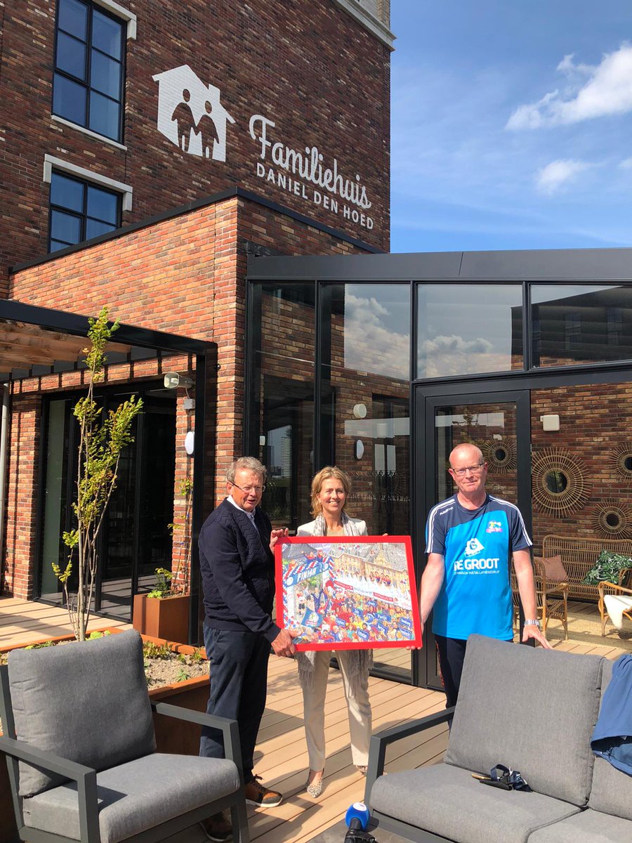 293_steamwork's tweet photo. Aftrap unieke actie! Gisteren onze "Roparun 30 jaar" puzzel aangeboden aan @familiehuis Daniel den Hoed. Speciaal voor #team293 ontworpen. Vanaf nu door iedereen te bestellen: https://t.co/DuTPAbIEUP #Roparun #kanker #puzzel @Stg_Roparun https://t.co/byWpZVHyd8