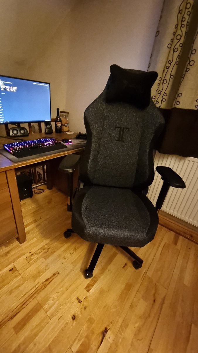 warpedkevin's tweet photo. Time for some serious gaming to happen today using my new #secretlab chair! https://t.co/H9W3BmR9Ml