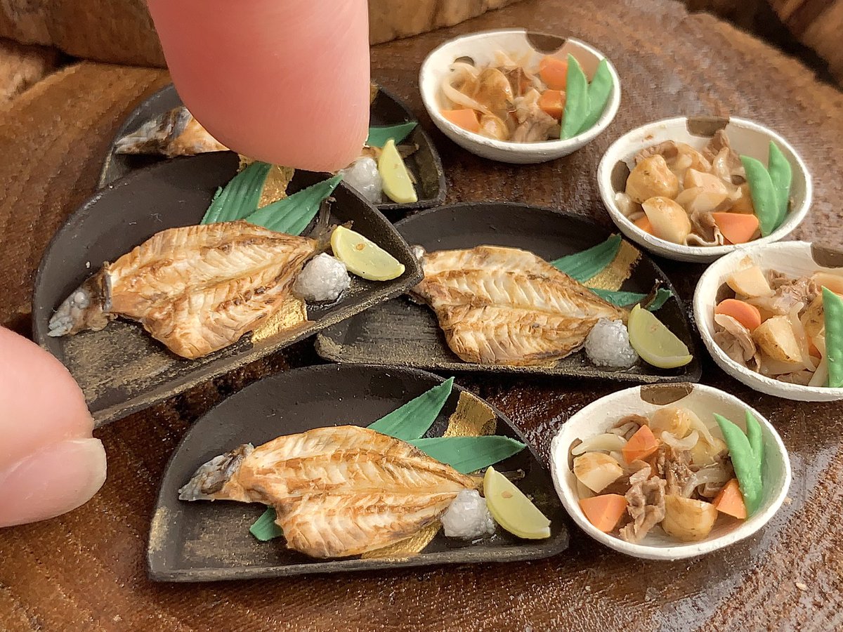 Mush Line あじの開きと肉じゃが じゃがいもを新じゃがのイメージで皮付きにして作ってみました ミニチュア ミニチュアフード ハンドメイド