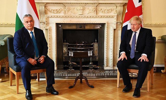 GreenPartyMolly's tweet photo. Choosing this man as a close partner brings shame on our country

This is where Brexit has brought us https://t.co/tq3WRtrTAI