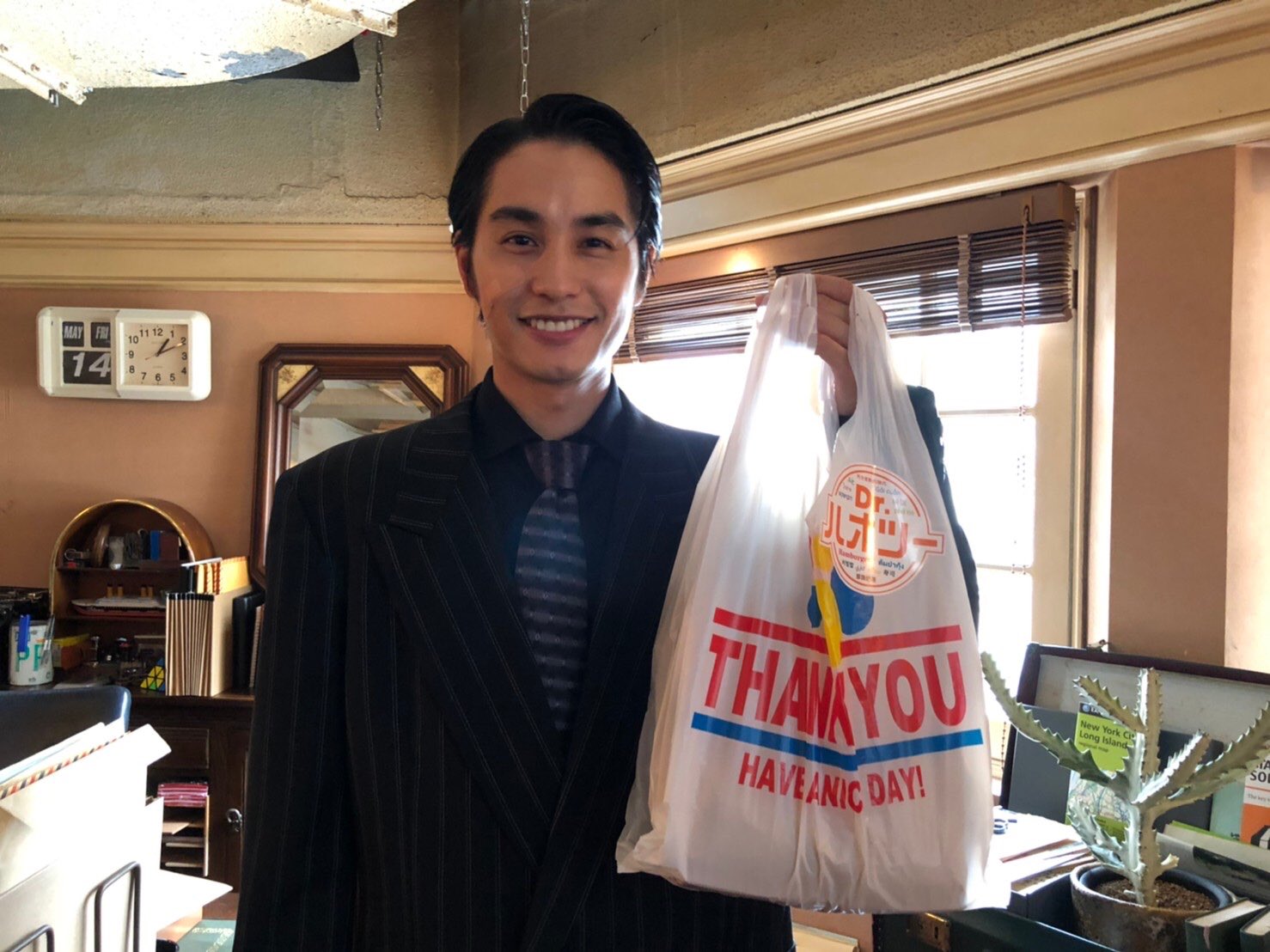 中村蒼オフィシャル ユージオフショット 謎料理店drハオツーでお買い物 ザリガニパクチーバーガー買ったんですかね ネメシス 8話は明日5 30 日 22 30から 中村蒼 ネメシス Nemesis Ntv T Co Ruq791bwfn Twitter 中村蒼オフィシャル ユージオフショット 謎料理店drハオツーでお買い物 ザリガニパクチーバーガー買ったんですかね ネメシス 8話は明日5 30 日 22 30から 中村蒼 ネメシス Nemesis Ntv T Co Ruq791bwfn Twitter