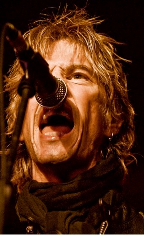 DuffMckaganArg's tweet photo. @DuffMcKagan #Loaded live Holiday Hangover Ball, @ShowboxPresents, Seattle, USA 🇺🇸. 12/122/08.
Chuck Tuck 📸
#DuffMcKagan #MikeSquires #JeffRouse #Geoffreading #WastedHeart #Showbox #Seattle #Music #Rock https://t.co/d43QGGRtAc