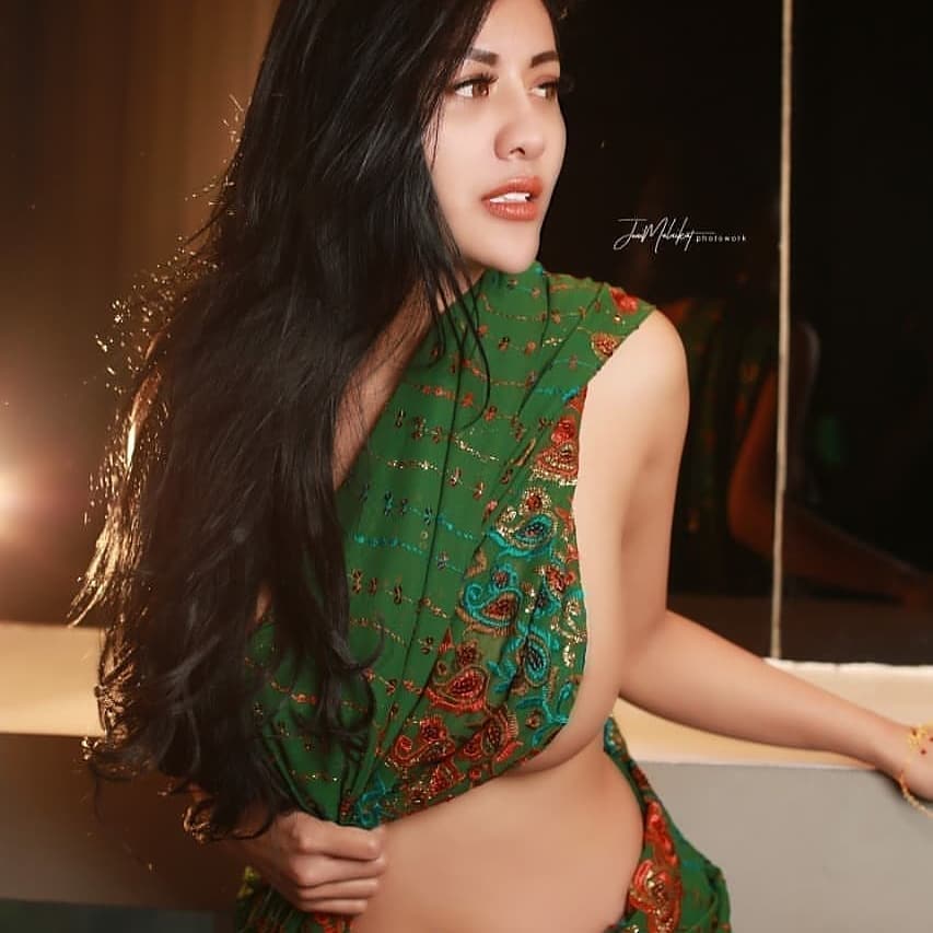 SareeSexy's tweet photo. saree lover 
🥰🥰🥰🥰 https://t.co/wzdsVVUG8w