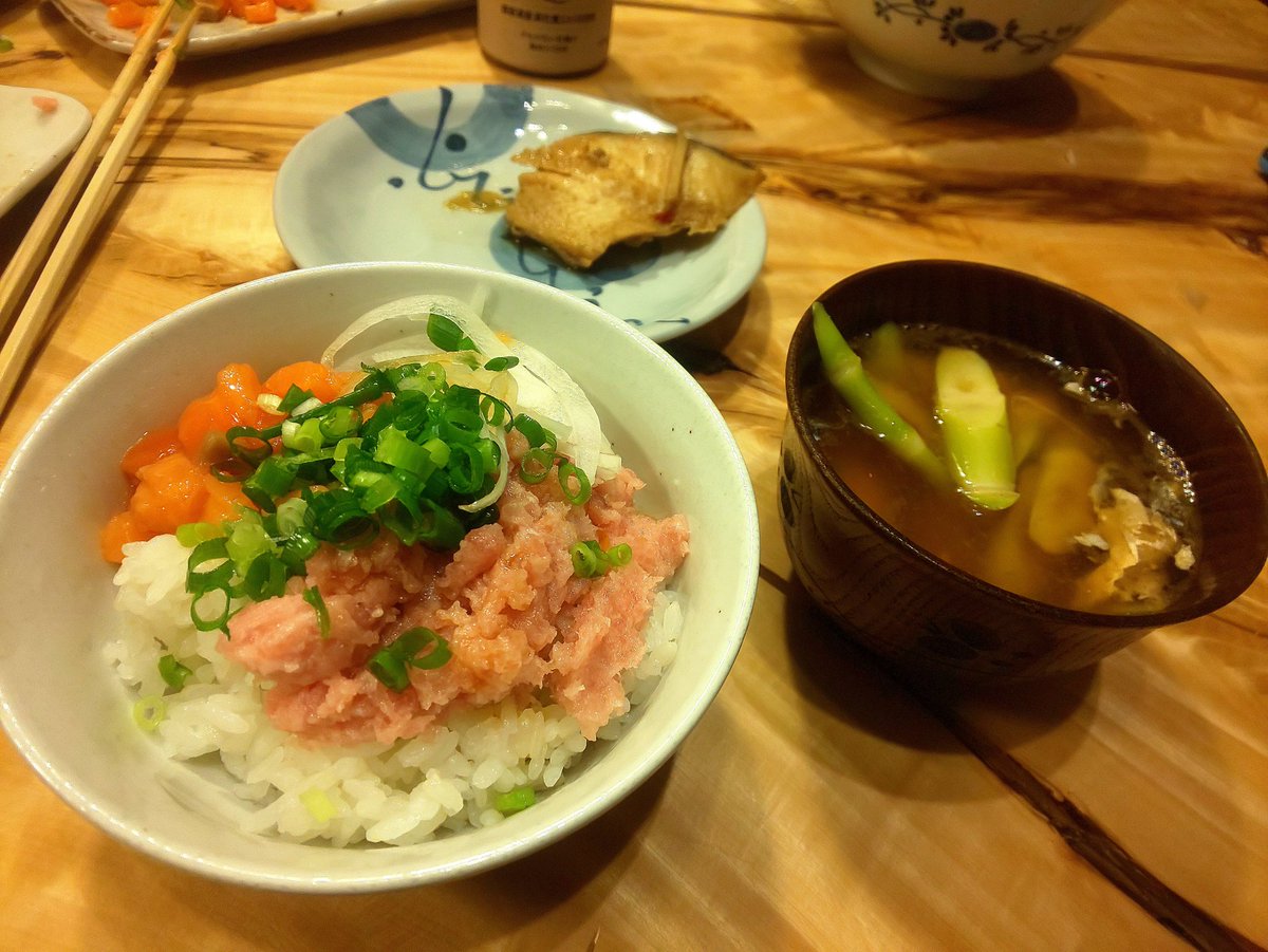 Mini Shounen ネギトロサーモン丼 根曲がり竹の鯖の味噌汁 鱧の照り焼き 魚尽くめ Mini Shounen ネギトロサーモン丼 根曲がり竹の鯖の味噌汁 鱧の照り焼き 魚尽くめ