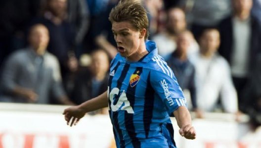 DIFarkiv's tweet photo. Nicolaj Agger (2011) gjorde 7 matcher och ett mål i den blårandiga tröjan. https://t.co/RxYFU3pkhk
