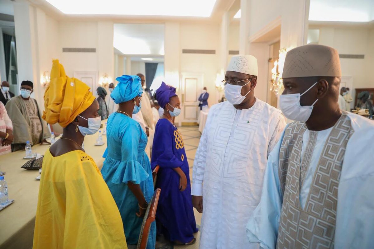 Emergence_durab's tweet photo. Le Président @Macky_Sall a rencontré hier les familles des victimes de l’incendie survenu à l’unité néonatale de l’hôpital Maguette Lô de Linguére.
A cette occasion, il a exprimé sa compassion aux familles éplorées en réitérant sa volonté de leur apporter soutien et assistance. https://t.co/RBt7QTqdf6