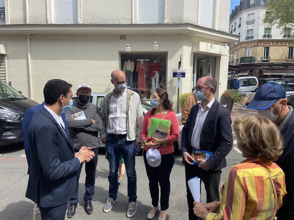 othmannasrou's tweet photo. Aux côtés de @TGRIPOIX sur le marché du #Vésinet et à la rencontre des commerçants. Merci à eux pour leur très bel accueil et aux équipes mobilisées partout dans les Yvelines.

@avecValerie @ADublanche https://t.co/jhbfcfY71p
