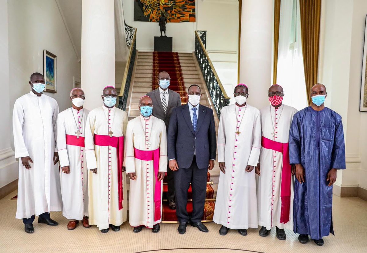 Emergence_durab's tweet photo. Le président @Macky_Sall s’est entretenu avec l’Archevêque de Dakar Mon Seigneur Benjamin N’diaye sur le pèlerinage de Popenguine, la pandémie Covid-19 et l’emploi des jeunes. Le saint homme compte soutenir les actions du Chef de l’Etat à travers l’ONG Caritas Sénégal. #kebetu https://t.co/mjrLFgyHm2