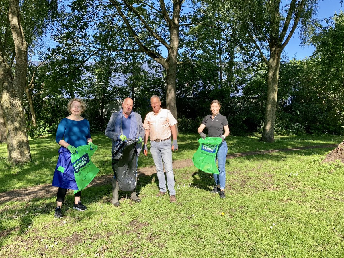 RaadKrw's tweet image. Raadsleden nemen vandaag deel aan NLDoet. Zwerfvuil oprapen langs de dijk bij Opperduit Lekkerkerk, verven bij zorgboerderij De Hem Schoonhoven en wedstrijdklaar maken van Polsstokclub De Vlist. #NLdoet