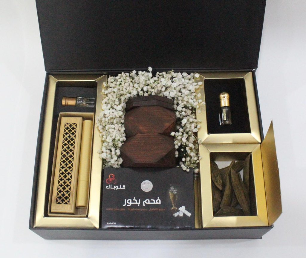 MAMQ25wb's tweet photo. @ask__jeddah1 الصندوق منوع بشكل أنيق بحيث ستضمن أن الشخص الذي ستصله هديتك ستعجبه بعض الروائح إن لم تعجبه جميعها https://t.co/1pt09Lx0nD