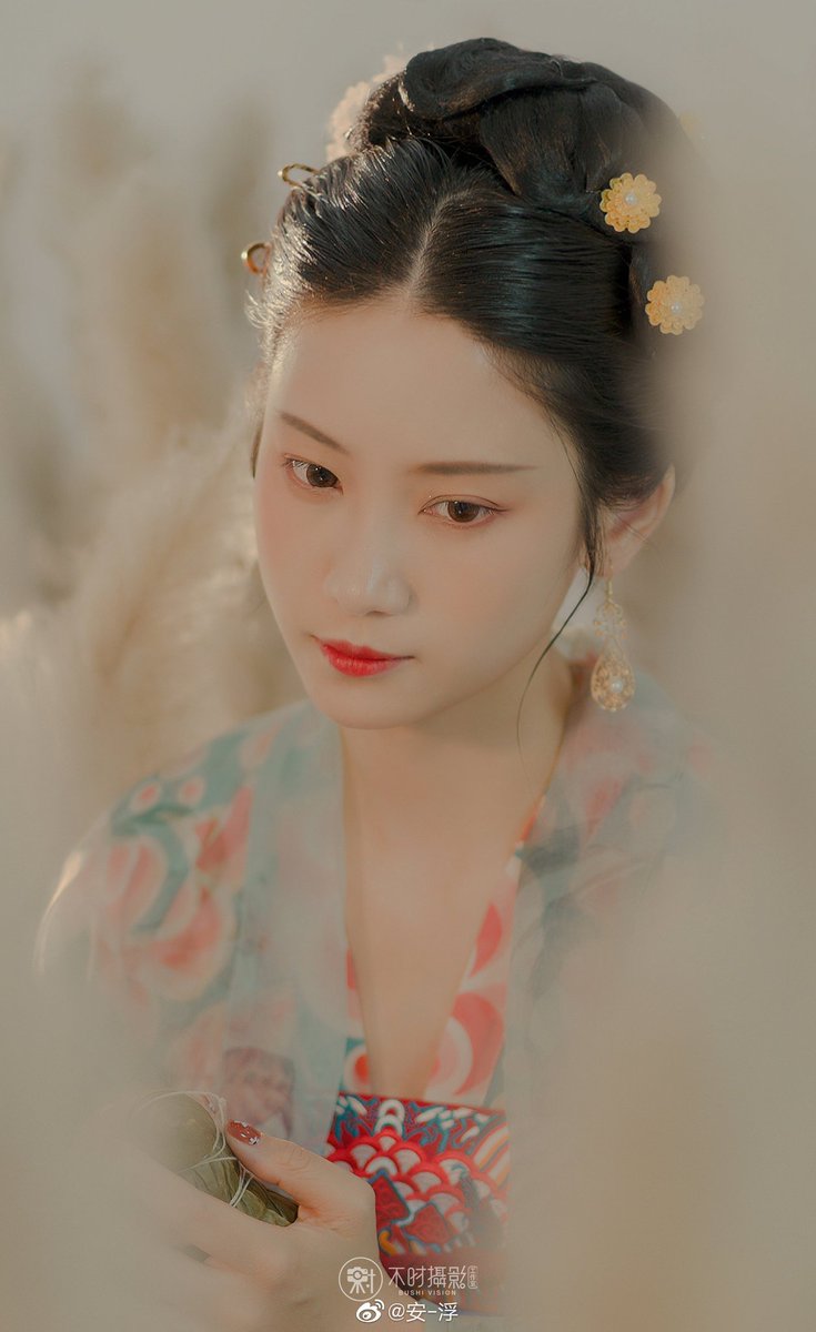 znksk3's tweet photo. 齐胸衫裙
#傳統文化 #中華風
#ChineseCostume  #漢服チャレンジ
#汉服挑战 #한푸_도전 #China #汉服 #漢服 #한푸 
#Chinese_style #中国风 #中国 #ChineseCostume #chinesefashion #ChineseCulture #ChinaStory #Chinese_culture #hanfu_challenge #hanfu https://t.co/ymV1KZWI40