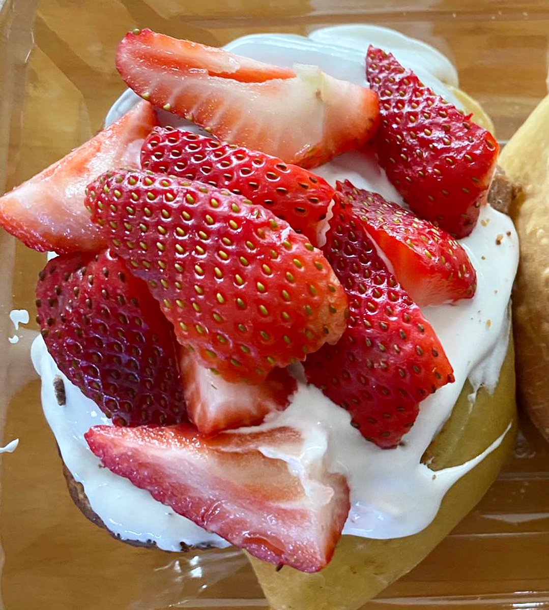 Strawberry Cinnamon Buns! #yummy <a href="/uptownwaterloo/">Uptown Waterloo</a> <a href="/AngiesWaterloo1/">Angie's Waterloo</a> <a href="/Angie_Hill40/">Angie Hill</a>