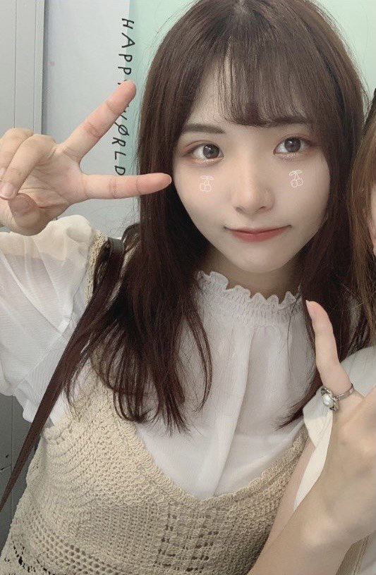 dance_kiso's tweet photo. 部員紹介🍊～2年生編③～
【ゆきえ】
笑顔が素敵なTHE宗像女子❕授業はオールでもしたんか❓ってぐらい常に寝てて口癖は｢ここ見せてもらってもいい❓💦｣
【みく】
笑うと目がなくなる声がでかい系女子🤣親と買い物に行けばあんたうるさい😡と怒られるタイプ❕宝塚かなんかですか❓ https://t.co/Mic6TYCqgw