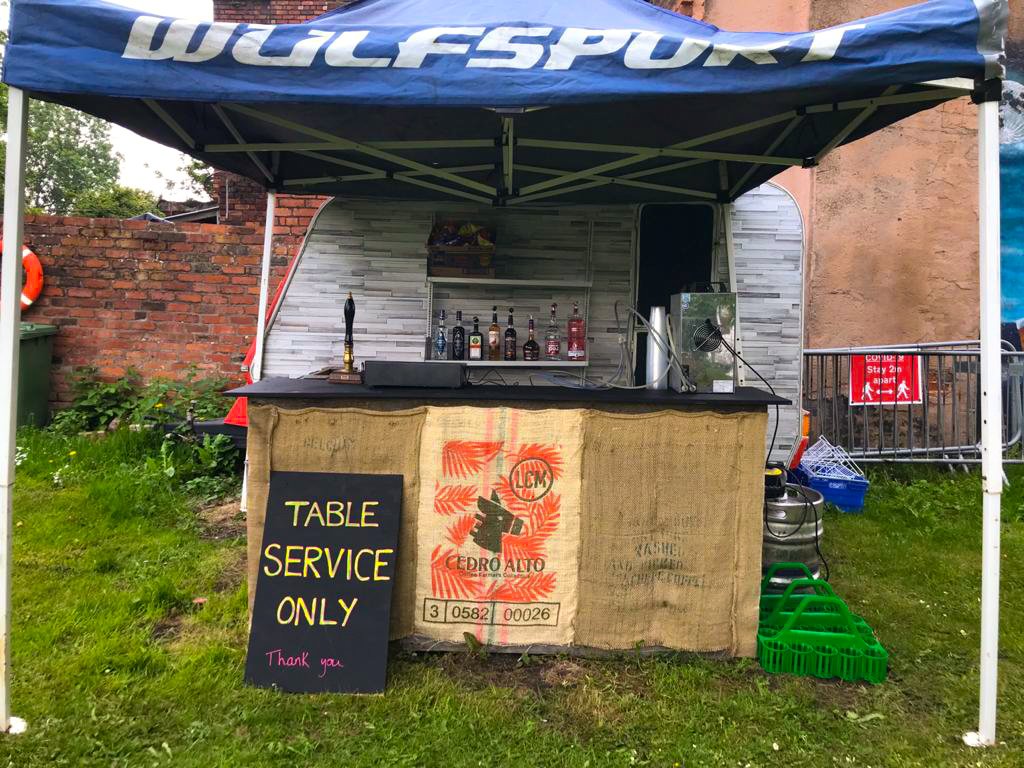 We're all stocked up & ready on our outside bar tonight🍻🙌 
Food van is open from 4pm, then Rodimus are playing for us from 7:30pm🎼😁
See you there🙏

#livemusic #outsidebar #lockandquaybootle #destinationbootle