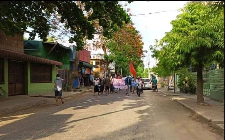Sences of anti-coup evening strike in #Pakokku Township, Magway Division, on May29.

#GlobalArmsEmbargo #WhatsHappeningInMyanmar #May29Coup #MilkTeaAlliance