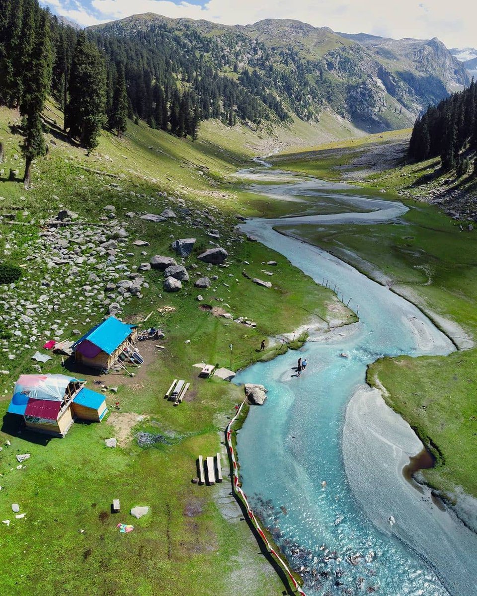 IndusTourism's tweet photo. Kund Banda, Kumrat Valley 😍❤️⠀
⠀
Photo: Farooq Umer Seeru

#jazbanda #kumratvalley #pakistan #BeautifulPakistan #Travel #traveltheworld #indus #tourism #industourism https://t.co/RPJLrdFSDL