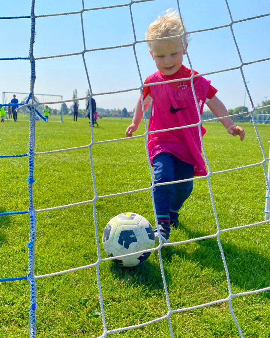 CartyAndrew7's tweet image. What an end to the term ⚽️

Thank you to everyone who has attended, we love to watch you play! 

Bring on next term 👏 Will we see you there?