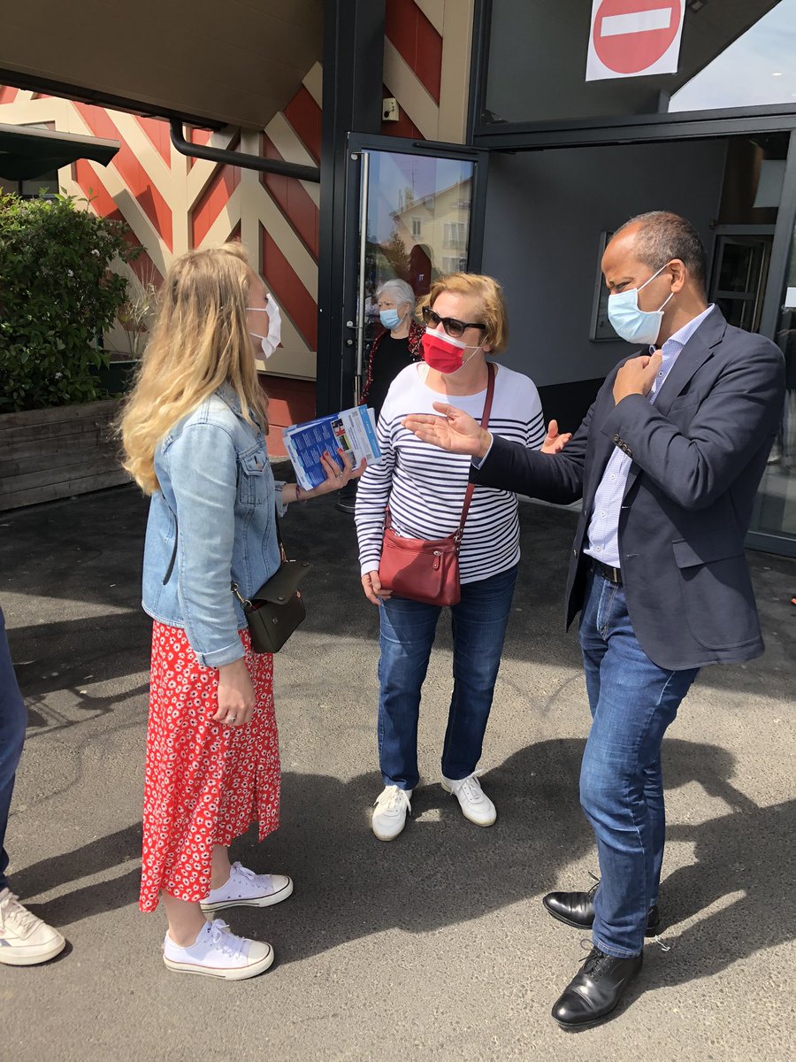 elodieducrohet's tweet photo. #Régionales2021 @avecValerie beaux moments d’échanges ce matin à #BoisdArcy avec @jp_luce @othmannasrou @richardrivaud 
🗳les 20 &amp; 27 juin #jevotevalerie https://t.co/9mBs1CnPtp