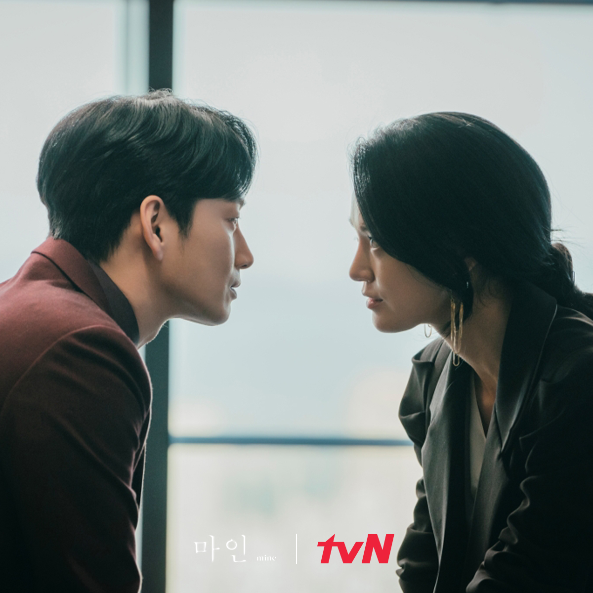 CJnDrama's tweet photo. 모든 비밀이 드러났다!
그들의 운명은?!

매주 [토일] 밤 9시 tvN 방송
#마인 #MINE #tvN #토일드라마
#이보영 #김서형 #이현욱 #옥자연 #차학연 #정이서 https://t.co/EpmXo8Oc0e