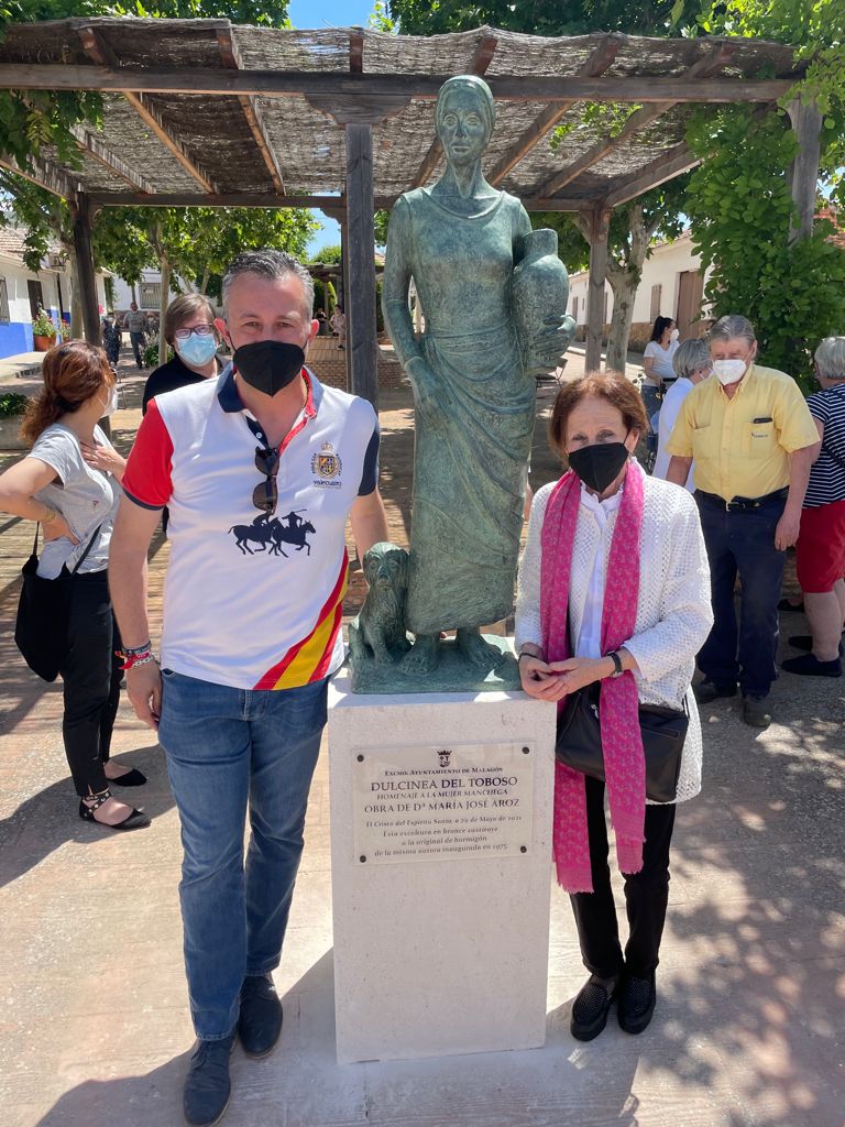 El alcalde de Malagón inaugura la nueva escultura de Dulcinea del Toboso en la aldea del Cristo del Espíritu Santo

malagon.es/?p=50762