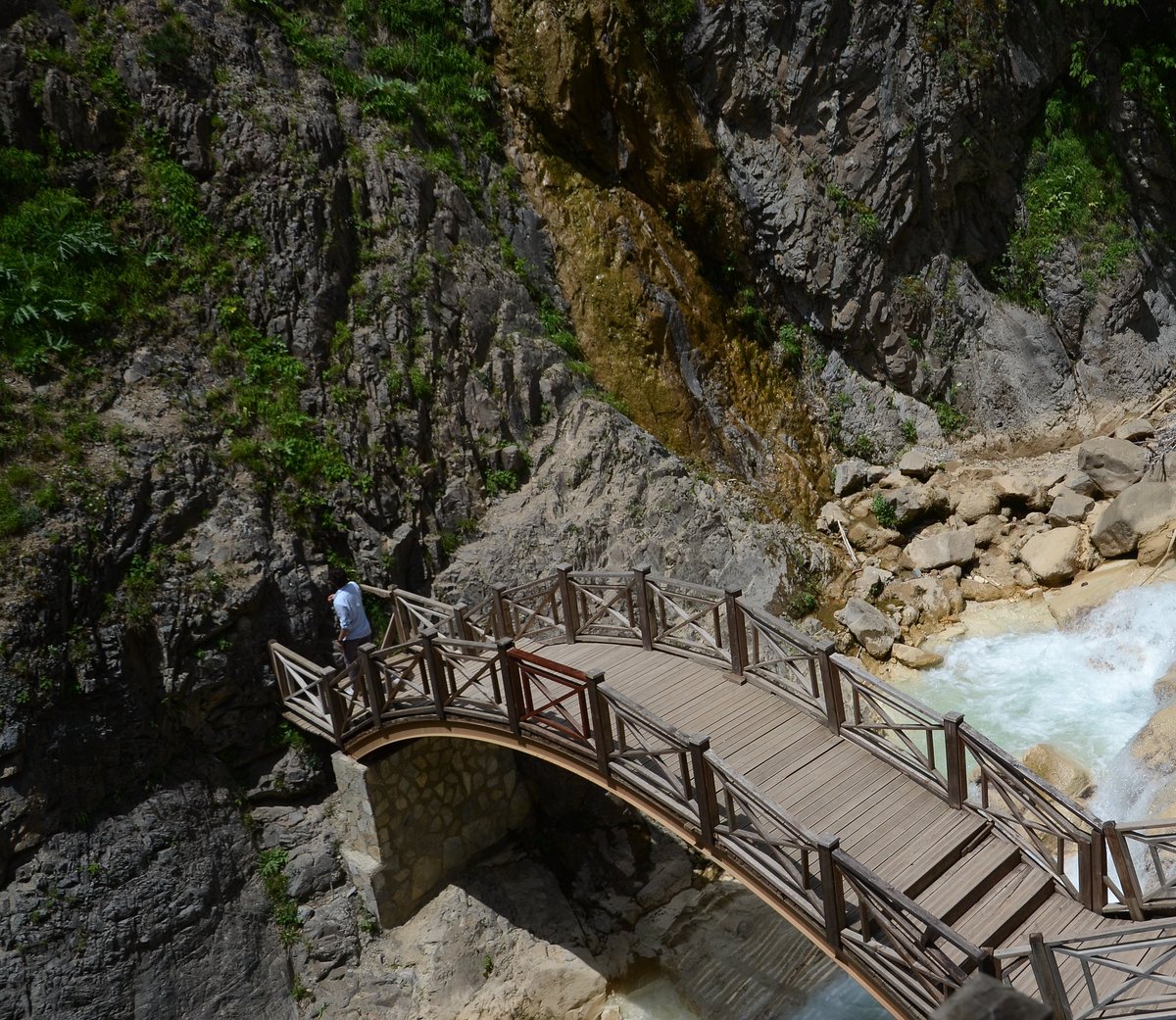 Senin de okul bitiyor yolun açıktır
Yolum:
