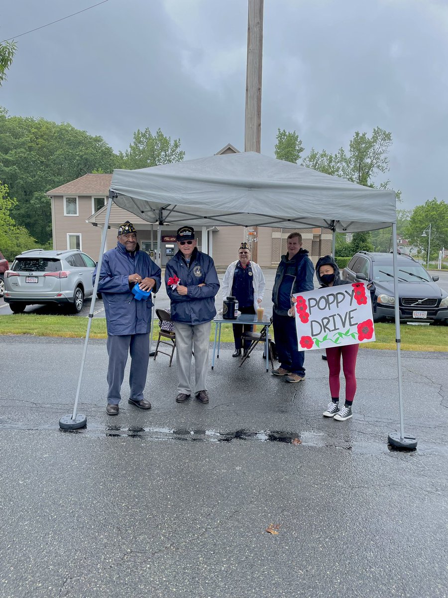 TODAY from 8-2 come out to Washington Street’s Dunkin Donuts (in North Easton Village Shoppes) to support our Veterans and my Senior Project! All proceeds directly benefit our American Legion Post 7! Donate and get a Poppy❤️💙!!