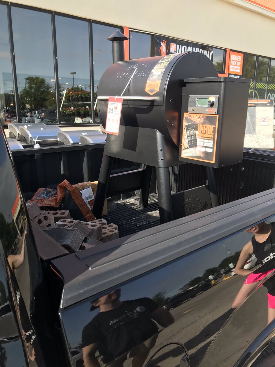 Another TRAEGER headed out from 8521!👍👍<a href="/PruittKevin/">Kevin Pruitt</a> @SherreMaclin <a href="/NatashaNeidhart/">Natasha Neidhart</a>