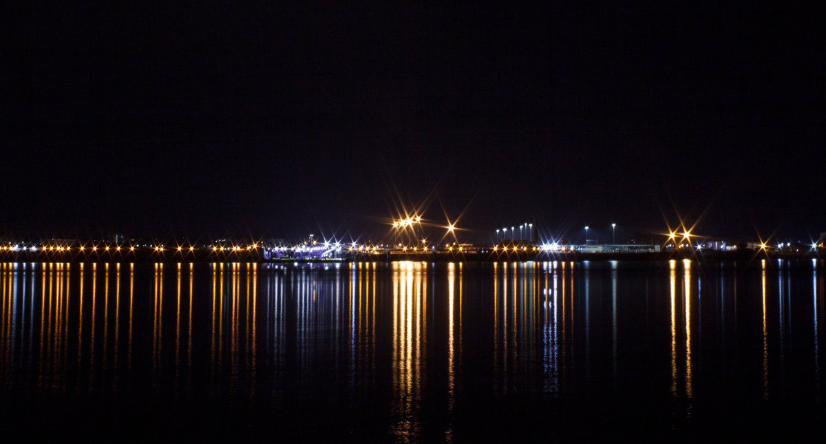 anagoge's tweet photo. The view from the Albert Dock over towards Birkenhead.

#cityofliverpool #liverpool #liverpoolcity #liverpoolatnight #royalalbertdock #albertdock #albertdockliverpool #nightphotography #nightphoto #water #docks #photography #night #reflection #waterfront #birkenhead https://t.co/1UdOnVySr1