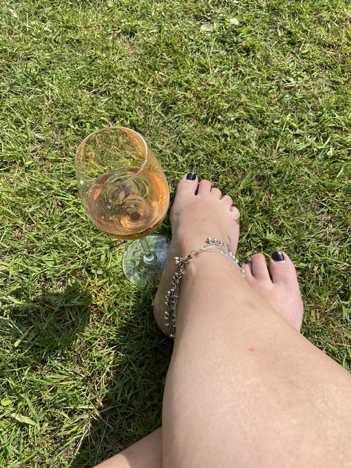 Fizz, sun, feet and fun&hellip;&hellip; https://t.co/JxPaUPG1Xk<a href="/tag/tribute"class="tags"><span>#tribute</span></a><a href="/tag/mistress"class="tags"><span>#mistress</span></a><a href="/tag/sissy"class="tags"><span>#sissy</span></a><a href="/tag/sub"class="tags"><span>#sub</span></a><a href="/tag/rope"class="tags"><span>#rope</span></a><a href="/tag/cbt"class="tags"><span>#cbt</span></a><a href="/tag/session"class="tags"><span>#session</span></a>
