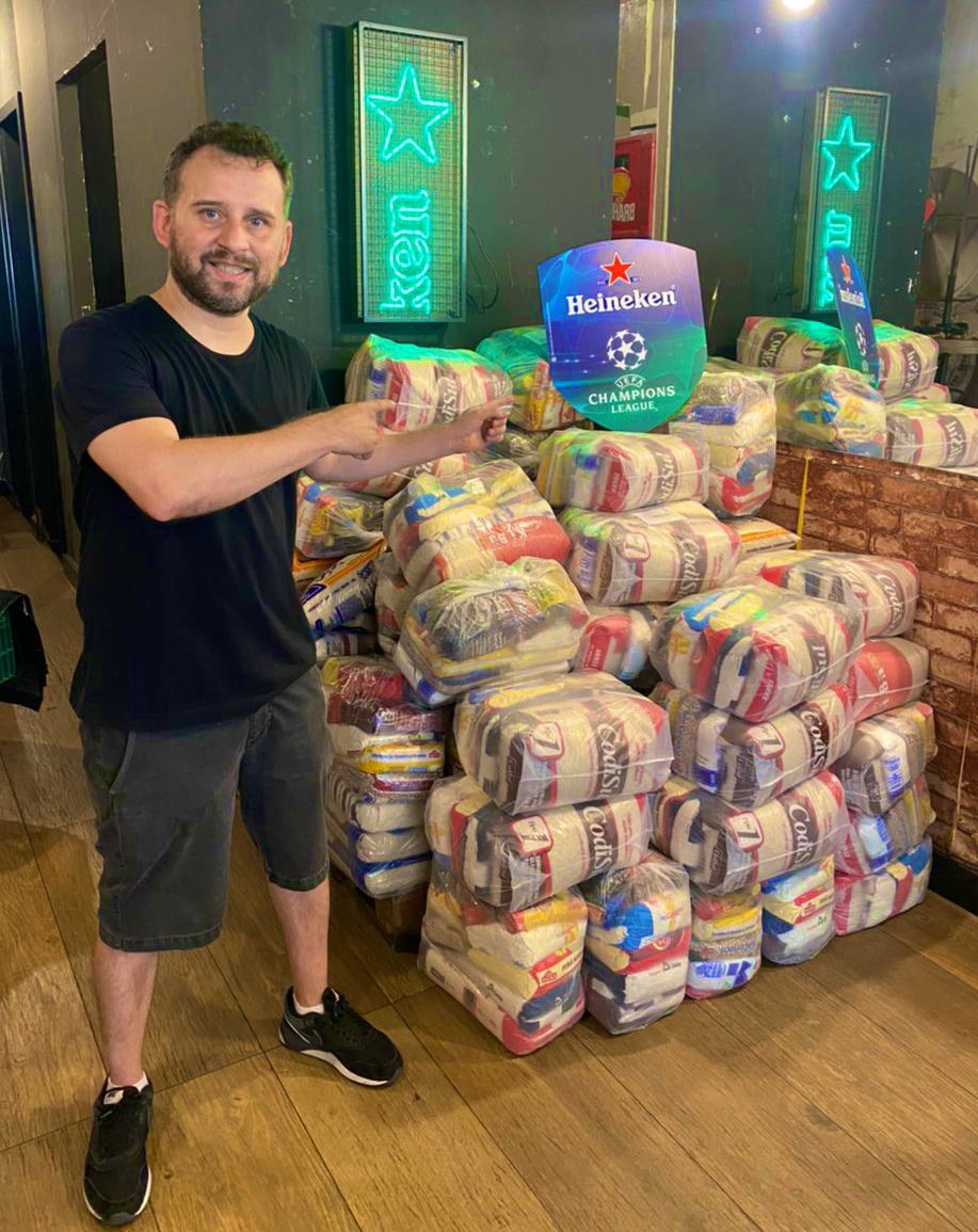 guilhermepiu's tweet photo. Fazer o bem sem olhar a quem, cultivar o amor ao próximo, ser solidário. E ter gratidão por todos que ajudam a ajudar. Montei um #timedobem e até agora arrecadamos mais de UMA TONELADA em alimentos. @CJoficialCJ @mateusbfoto @emersonpancieri #piratasbar @CUFA_MG @CUFA_Brasil https://t.co/GPwDWO2KEj